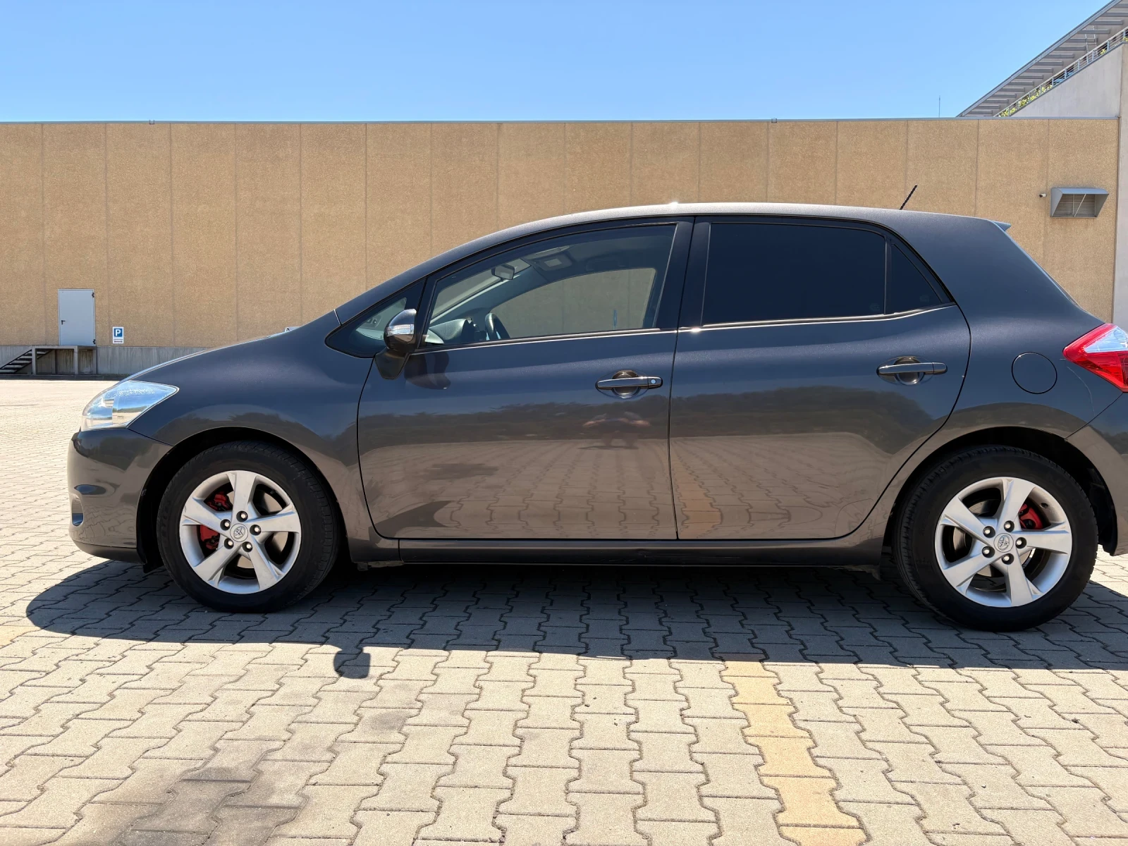 Toyota Auris Отлична! 2.0 D4D, снимка 6 - Автомобили и джипове - 55076659