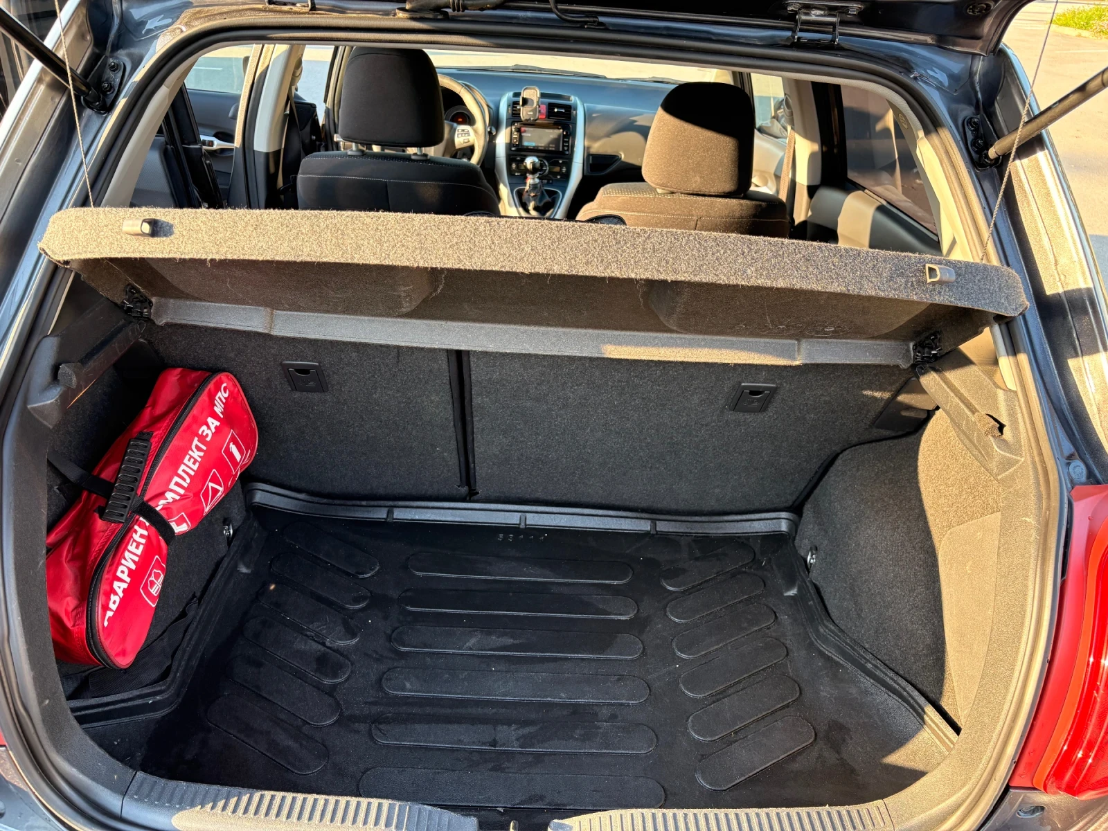 Toyota Auris Отлична! 2.0 D4D, снимка 12 - Автомобили и джипове - 55076659