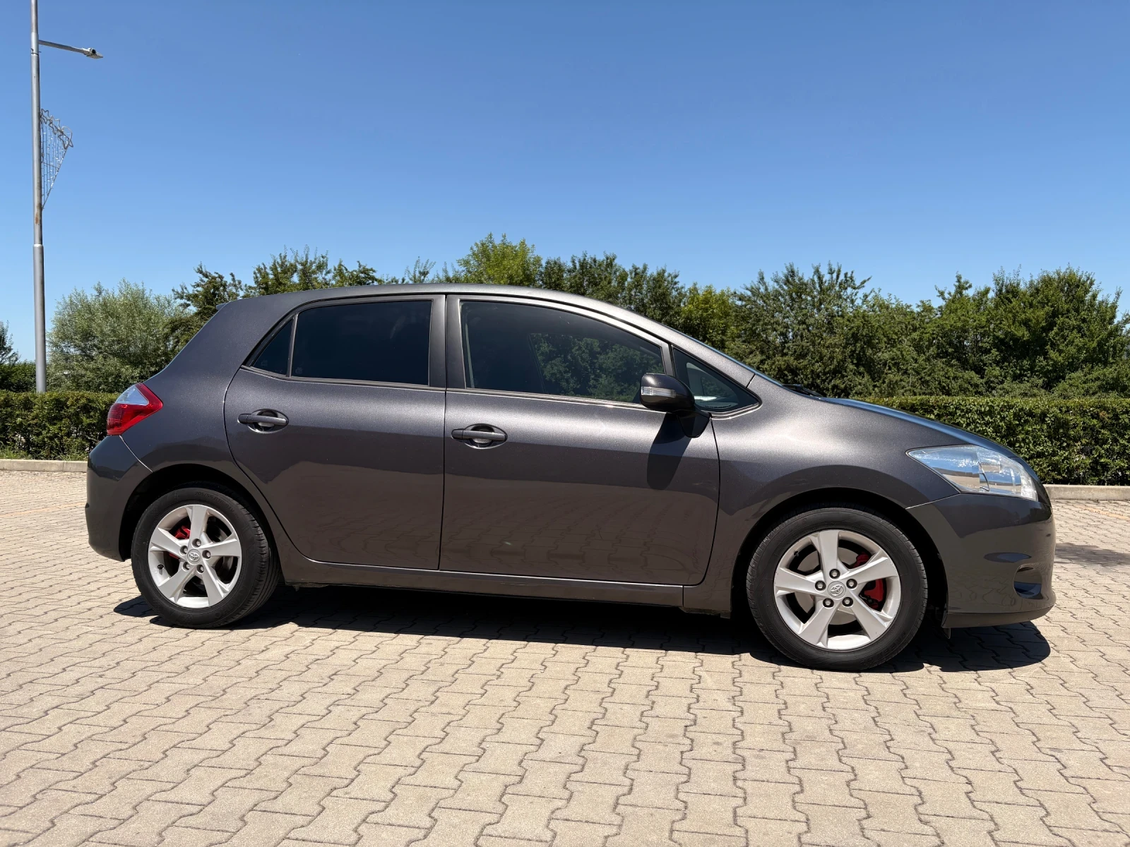 Toyota Auris Отлична! 2.0 D4D, снимка 3 - Автомобили и джипове - 55076659