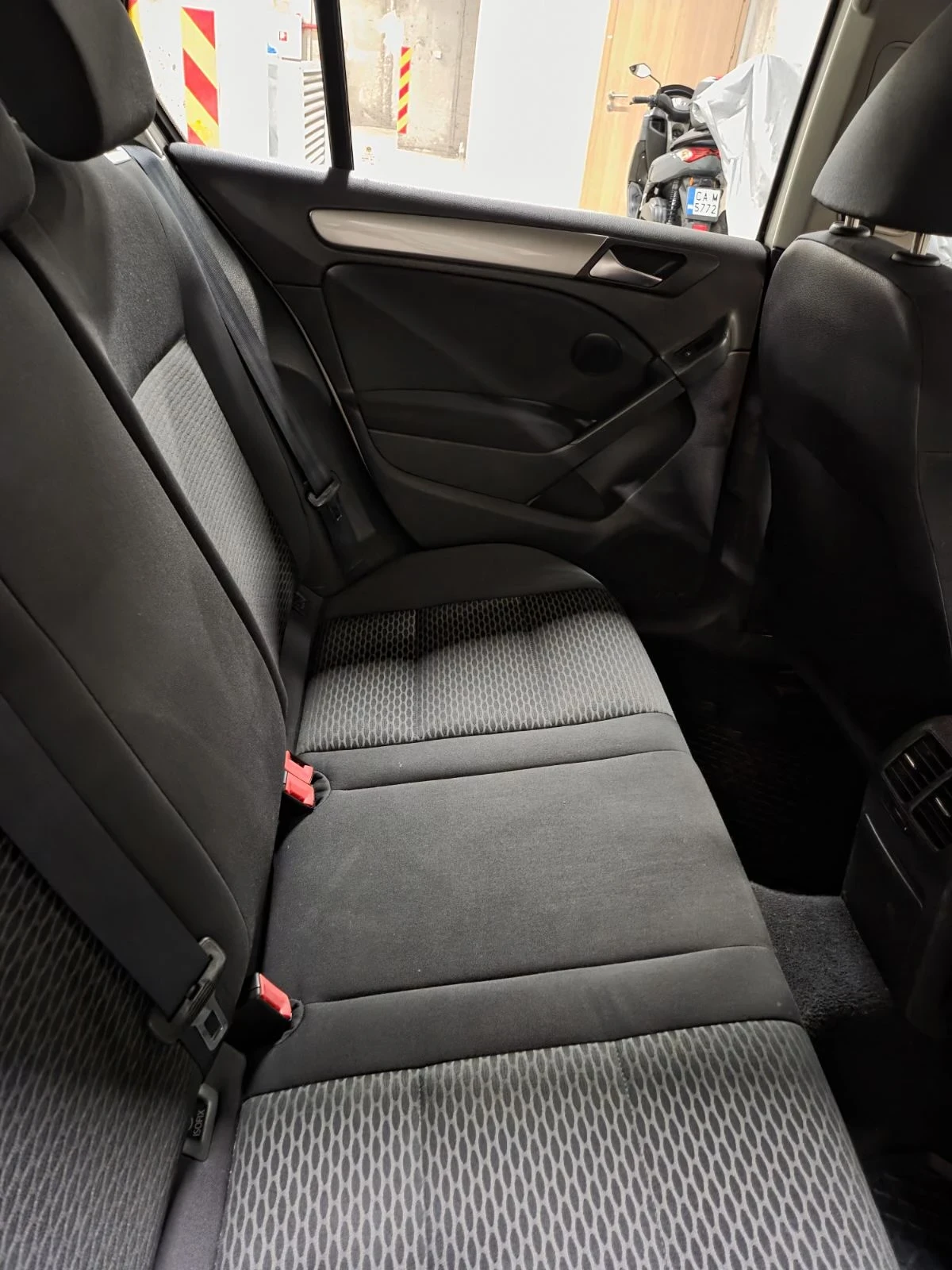 VW Golf Golf 6 - перфектна кола за начинаещи, снимка 6 - Автомобили и джипове - 55467363