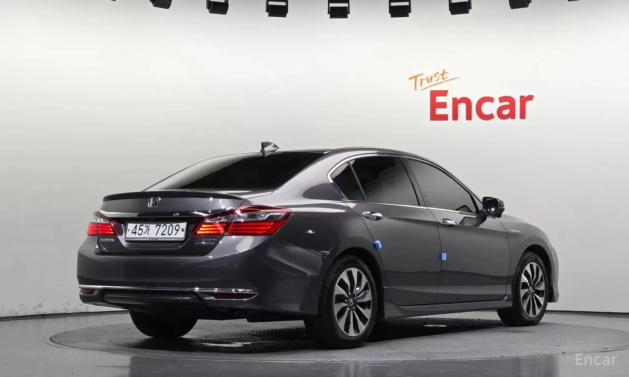 Honda Accord 2.0 Hybrid/КОЖА/ФИНАНСИРАНЕ , снимка 2 - Автомобили и джипове - 56103102