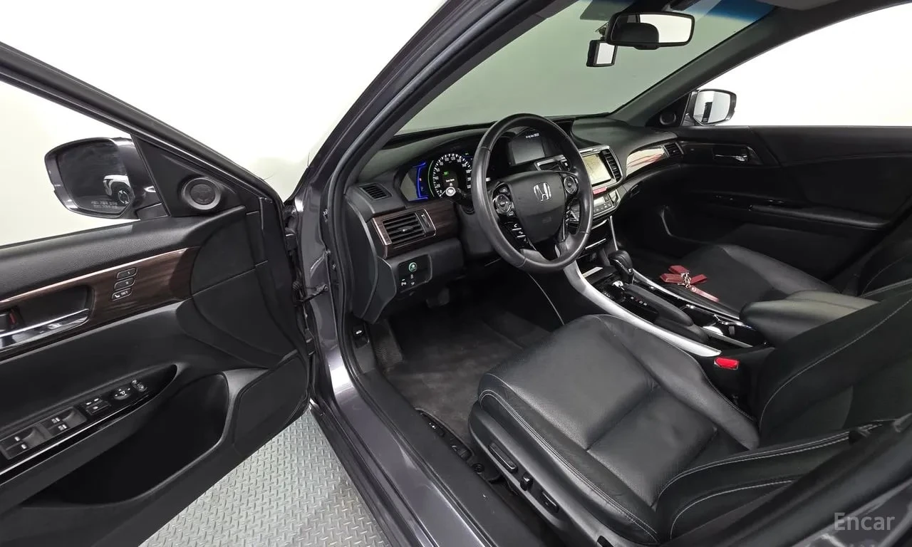 Honda Accord 2.0 Hybrid/КОЖА/ФИНАНСИРАНЕ , снимка 10 - Автомобили и джипове - 56103102