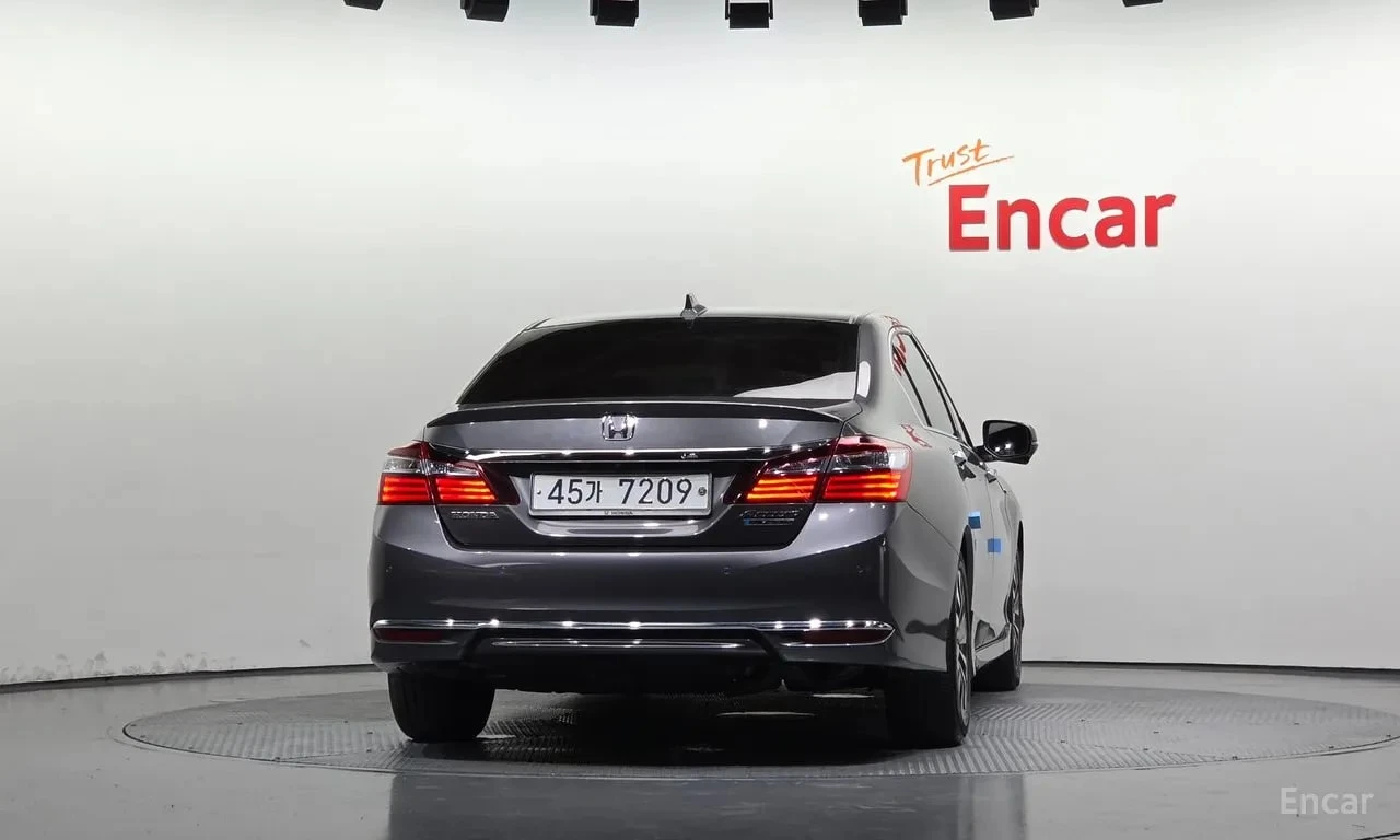 Honda Accord 2.0 Hybrid/КОЖА/ФИНАНСИРАНЕ , снимка 4 - Автомобили и джипове - 56103102