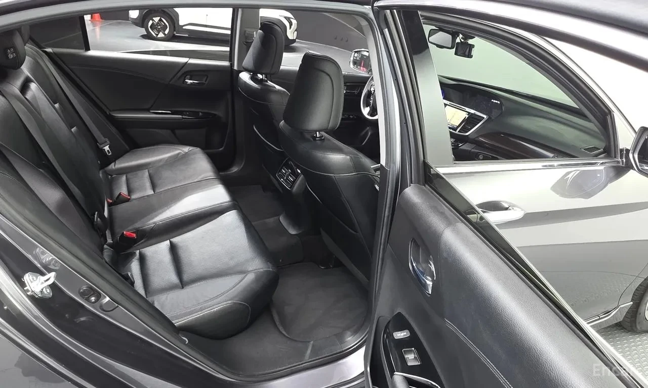 Honda Accord 2.0 Hybrid/КОЖА/ФИНАНСИРАНЕ , снимка 11 - Автомобили и джипове - 56103102