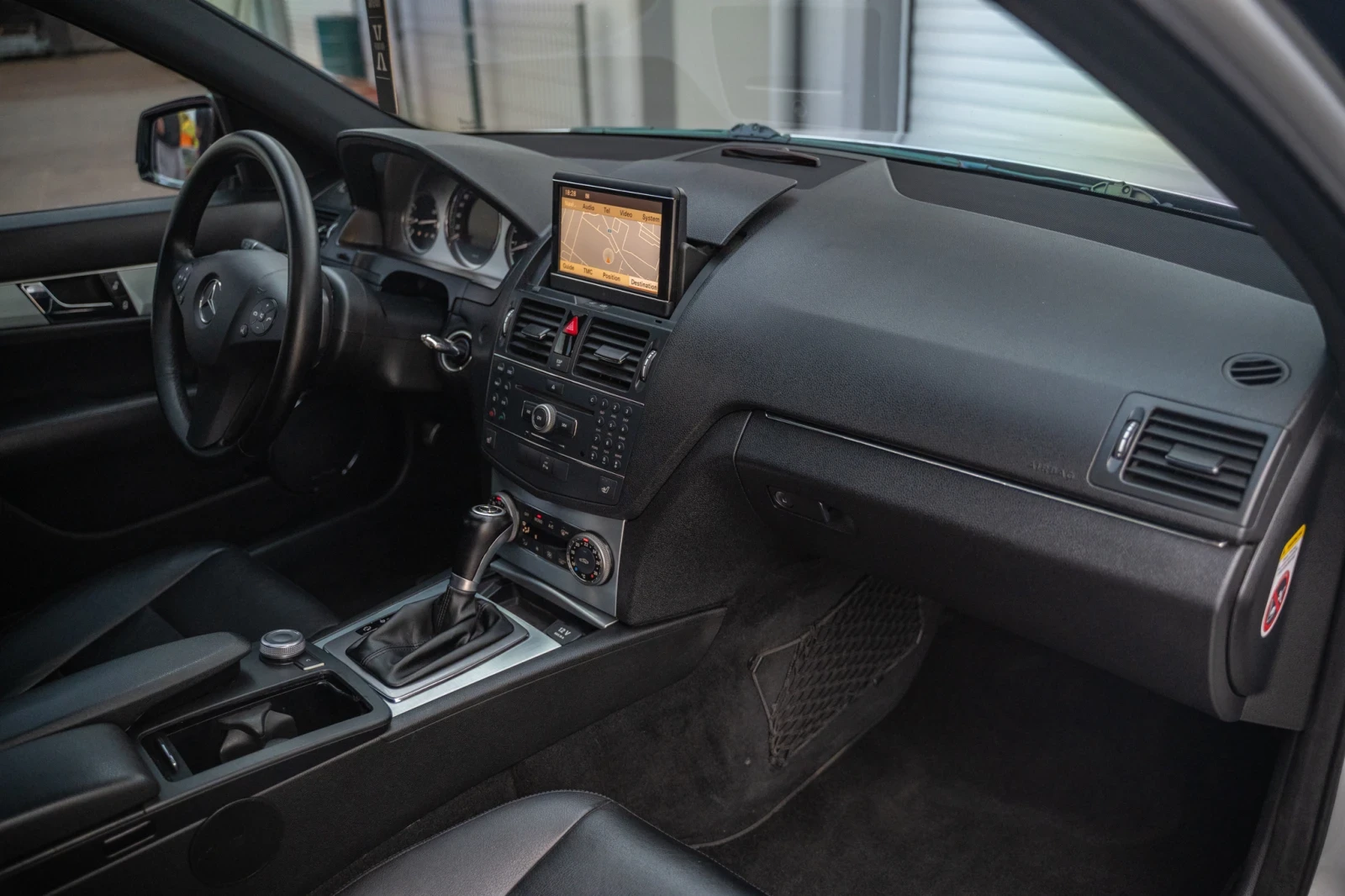 Mercedes-Benz C 320, снимка 12 - Автомобили и джипове - 56316650