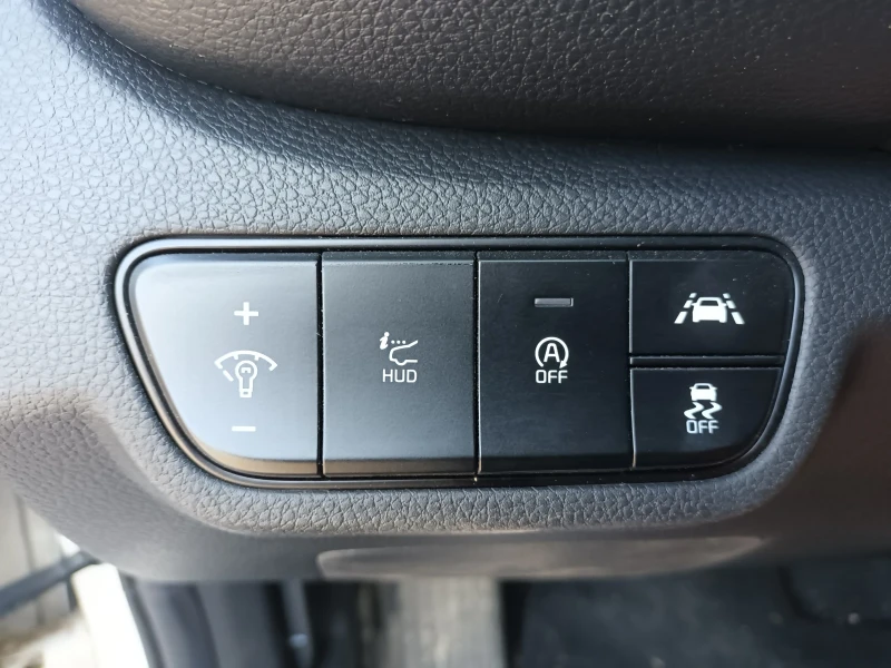 Kia Seltos 1.6 T-GDI AWD, снимка 7 - Автомобили и джипове - 52593126