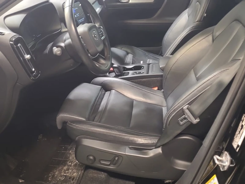Volvo XC40 MOMENTUM  CARFAX, снимка 5 - Автомобили и джипове - 53090017