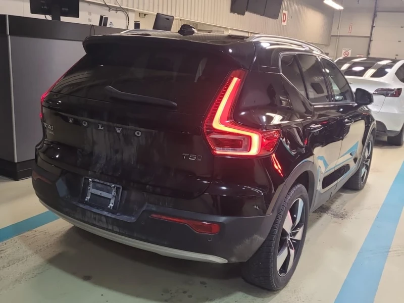 Volvo XC40 MOMENTUM  CARFAX, снимка 3 - Автомобили и джипове - 53090017