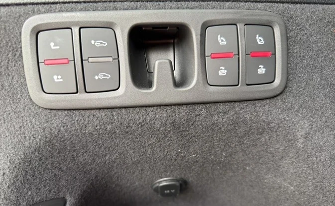 Audi SQ7 Quattro = Black Optic Plus = Night Vision Гаранция, снимка 13 - Автомобили и джипове - 54441783