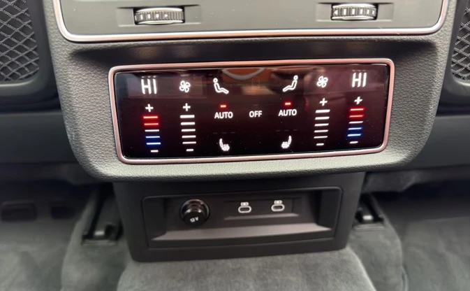 Audi SQ7 Quattro = Black Optic Plus = Night Vision Гаранция, снимка 12 - Автомобили и джипове - 54441783
