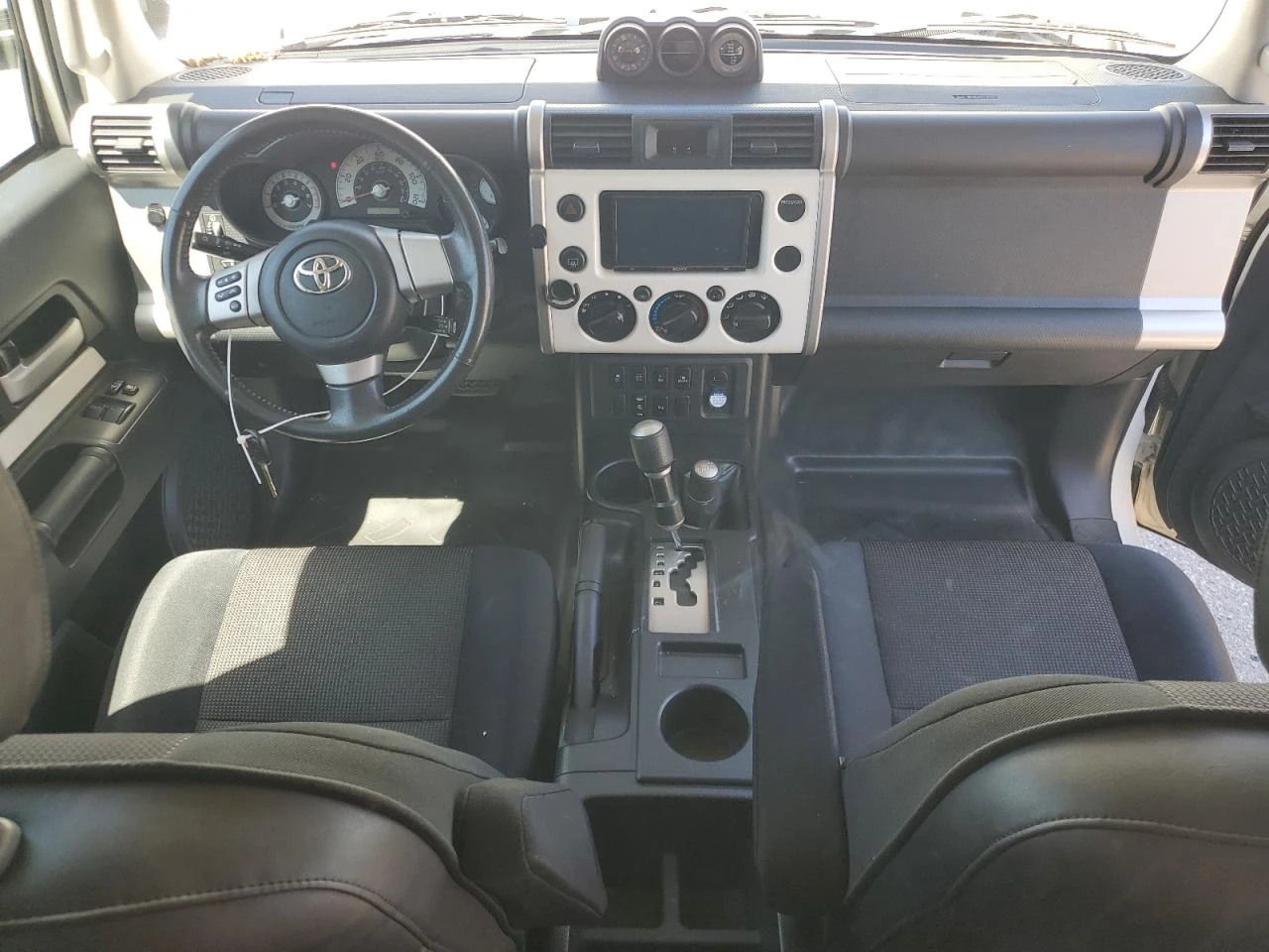 Toyota Fj cruiser 2010 TOYOTA FJ CRUISER - изображение 9