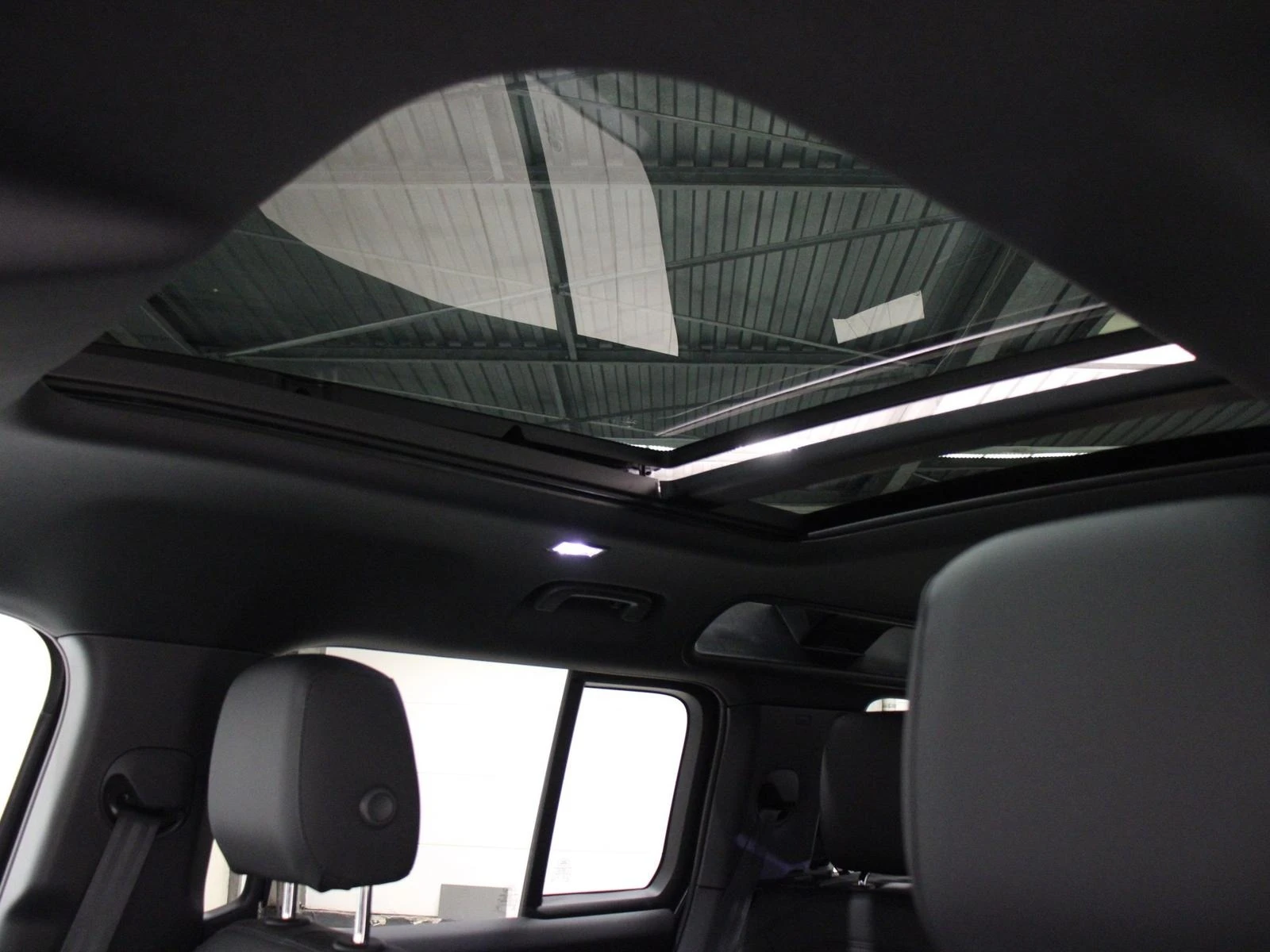 Land Rover Defender D300 X-DYNAMIC/PANO/360/MERIDIAN/HEAD UP/ - изображение 7