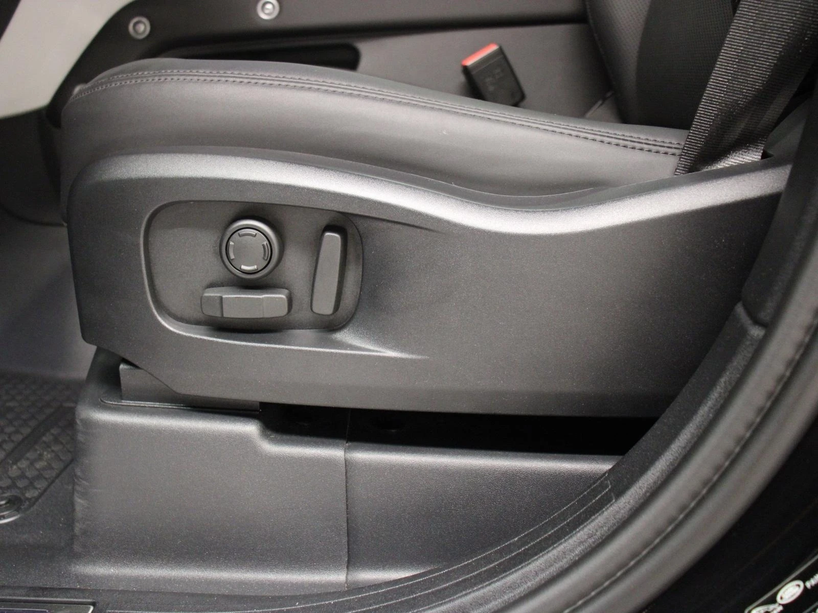 Land Rover Defender D300 X-DYNAMIC/PANO/360/MERIDIAN/HEAD UP/ - изображение 6