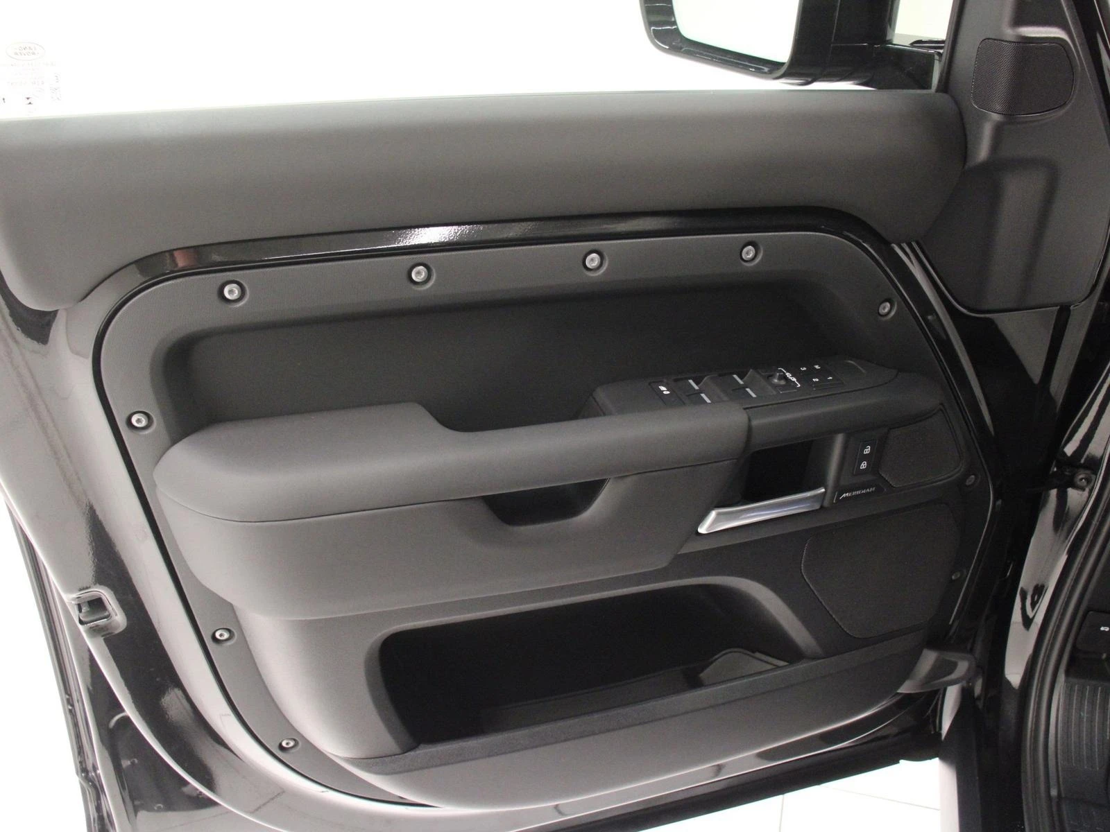 Land Rover Defender D300 X-DYNAMIC/PANO/360/MERIDIAN/HEAD UP/ - изображение 5