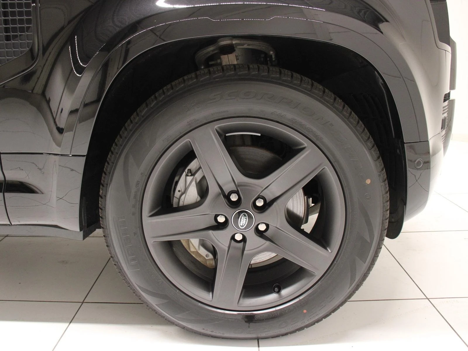 Land Rover Defender D300 X-DYNAMIC/PANO/360/MERIDIAN/HEAD UP/ - изображение 4