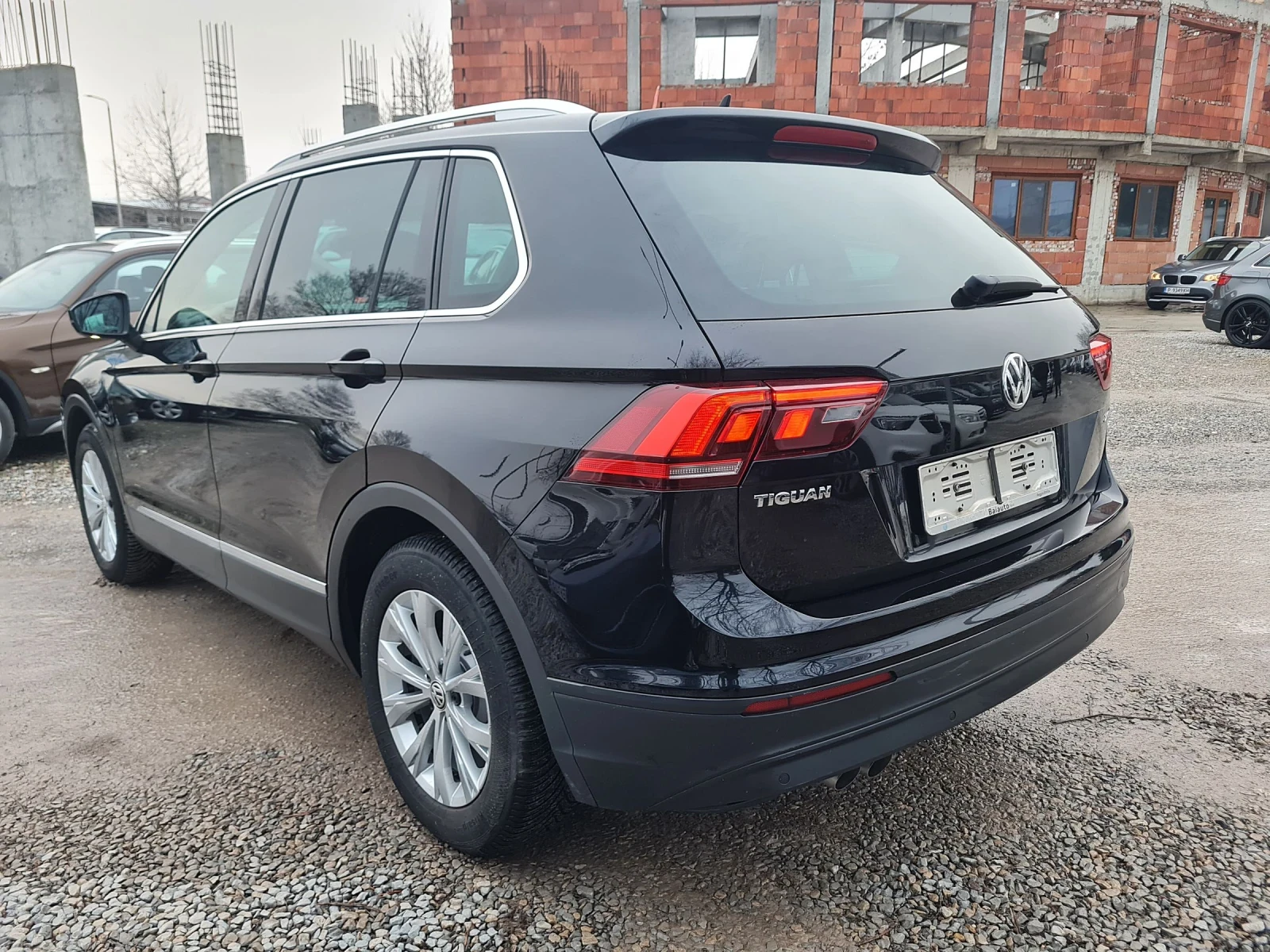 VW Tiguan 2.0TDI-150kc/NAVI/DISTRONIK - изображение 7