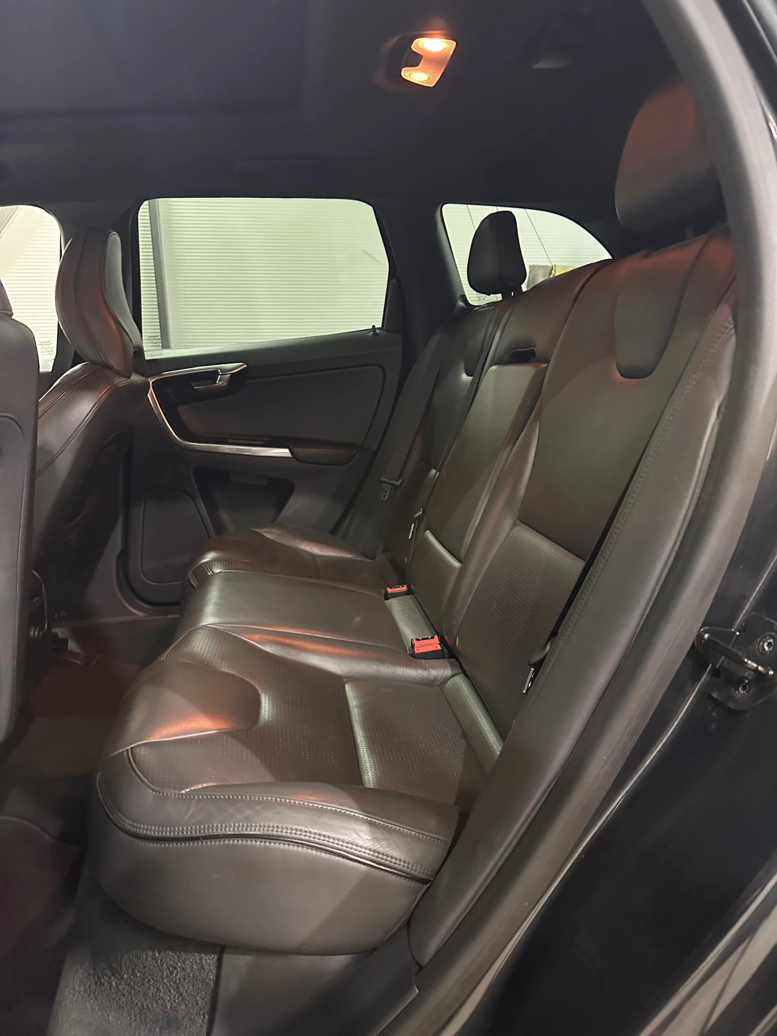 Volvo XC60 Face* Panorama* inscription, снимка 13 - Автомобили и джипове - 54355896