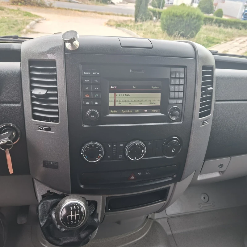 VW Crafter 2.0TDI ФУРГОН БОРД КЛИМА , снимка 11 - Бусове и автобуси - 52090831