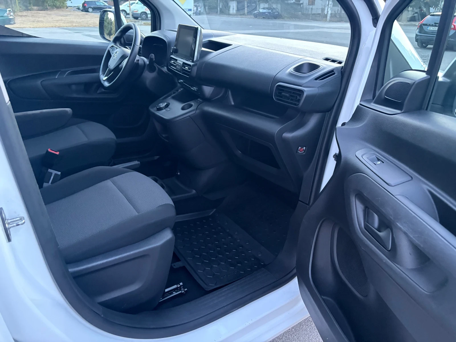Opel Combo 1.5 CDTI Maxi Automatik , снимка 12 - Бусове и автобуси - 56363568
