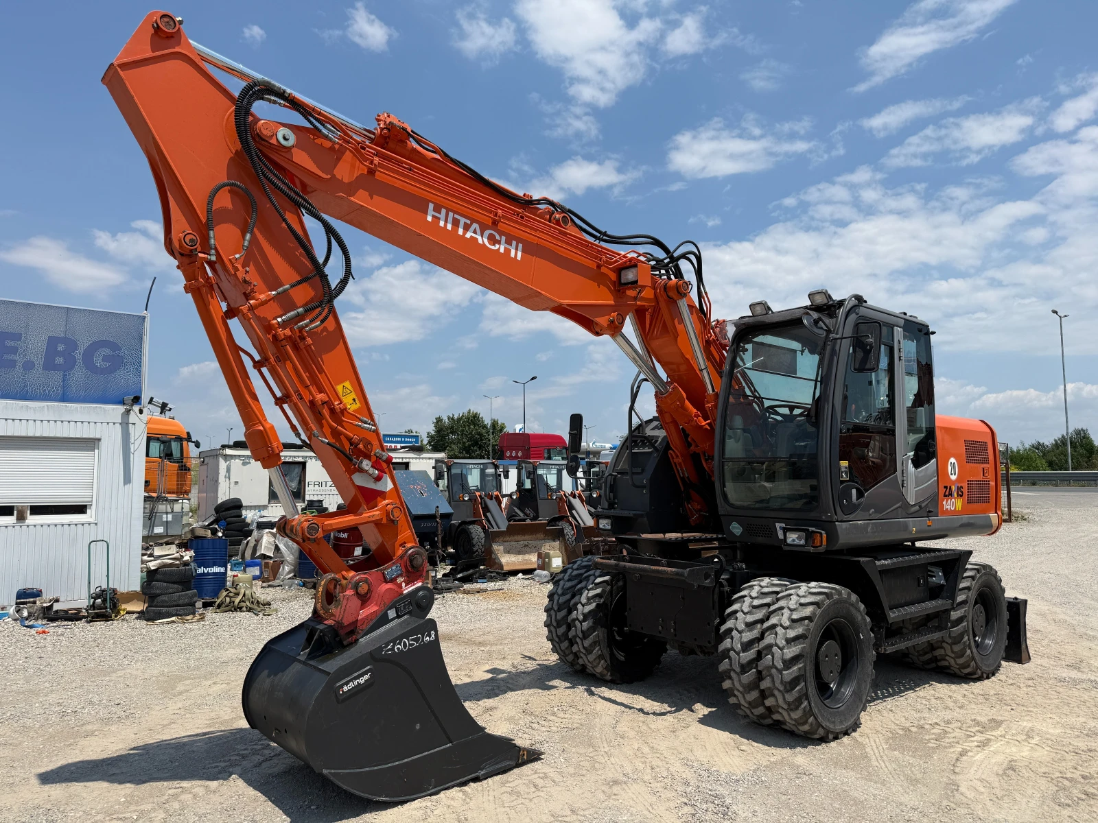 Багер Hitachi ZX 140 W-3, снимка 4 - Индустриална техника - 55560108