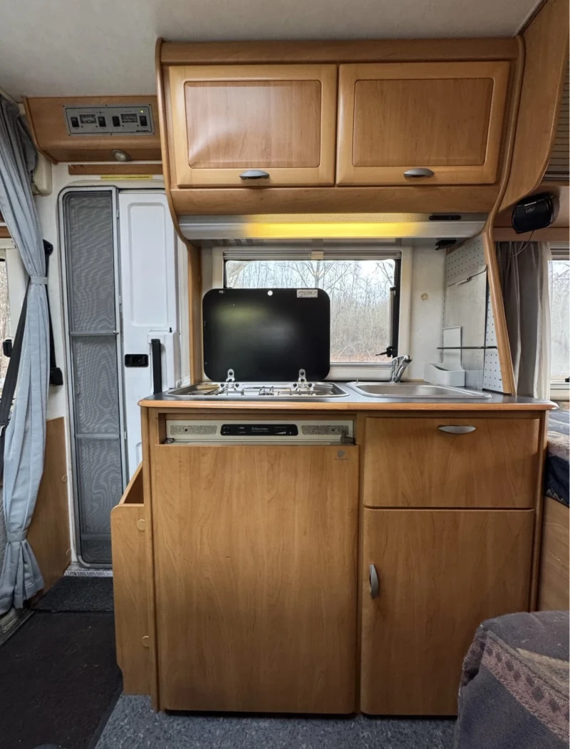 Кемпер HYMER / ERIBA B574, снимка 10 - Каравани и кемпери - 53472090