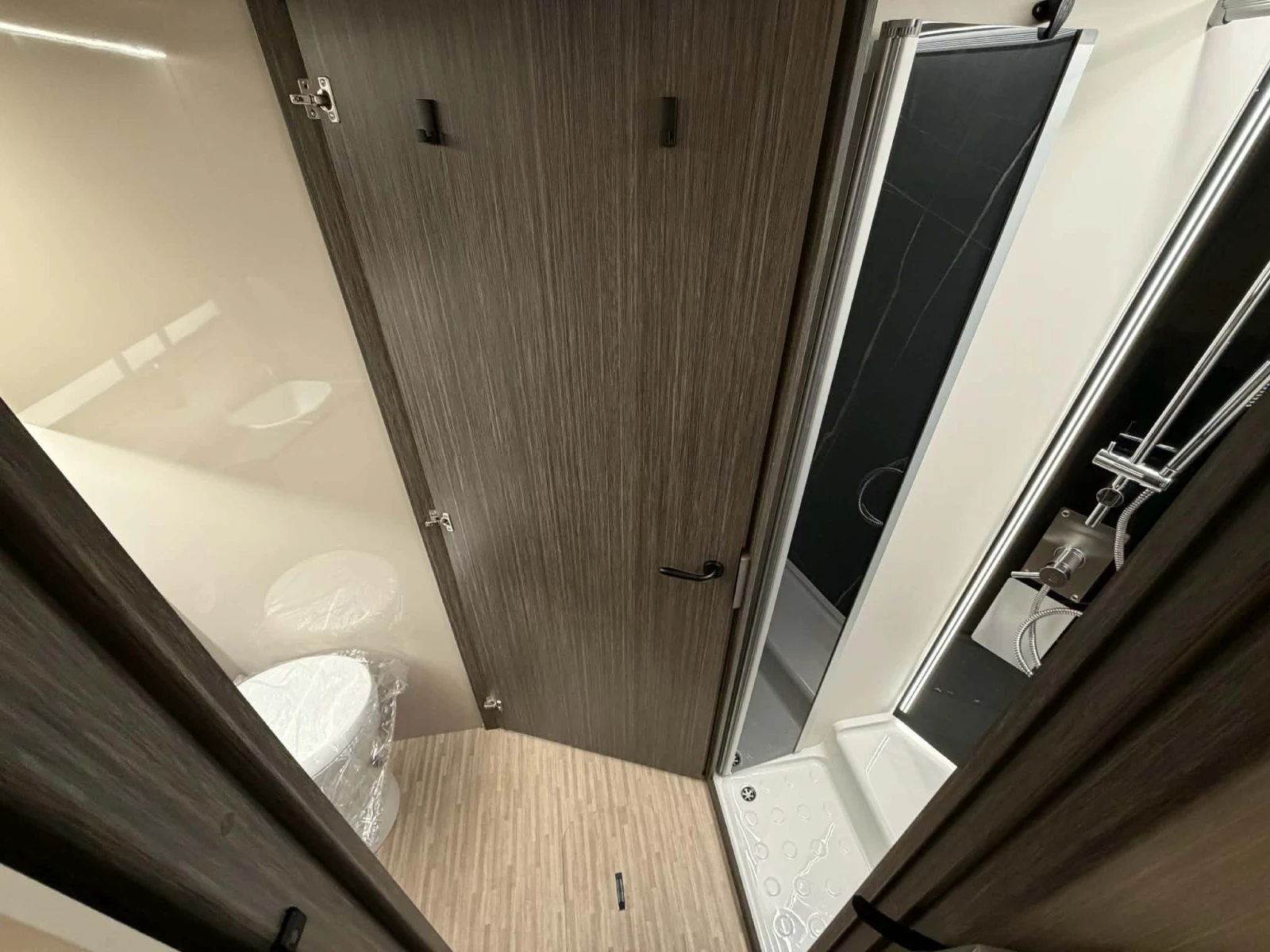 ������ McLouis MC4 870 2026 AT8 165�.�. | Mobile.bg � ����������� 8