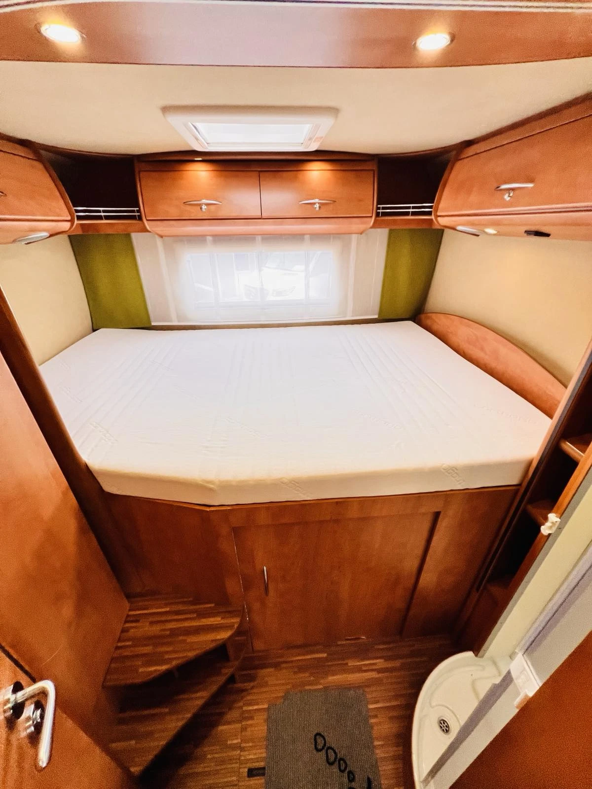 Кемпер Carthago Chic C-Line 4.7 Климатик, снимка 12 - Каравани и кемпери - 54652622