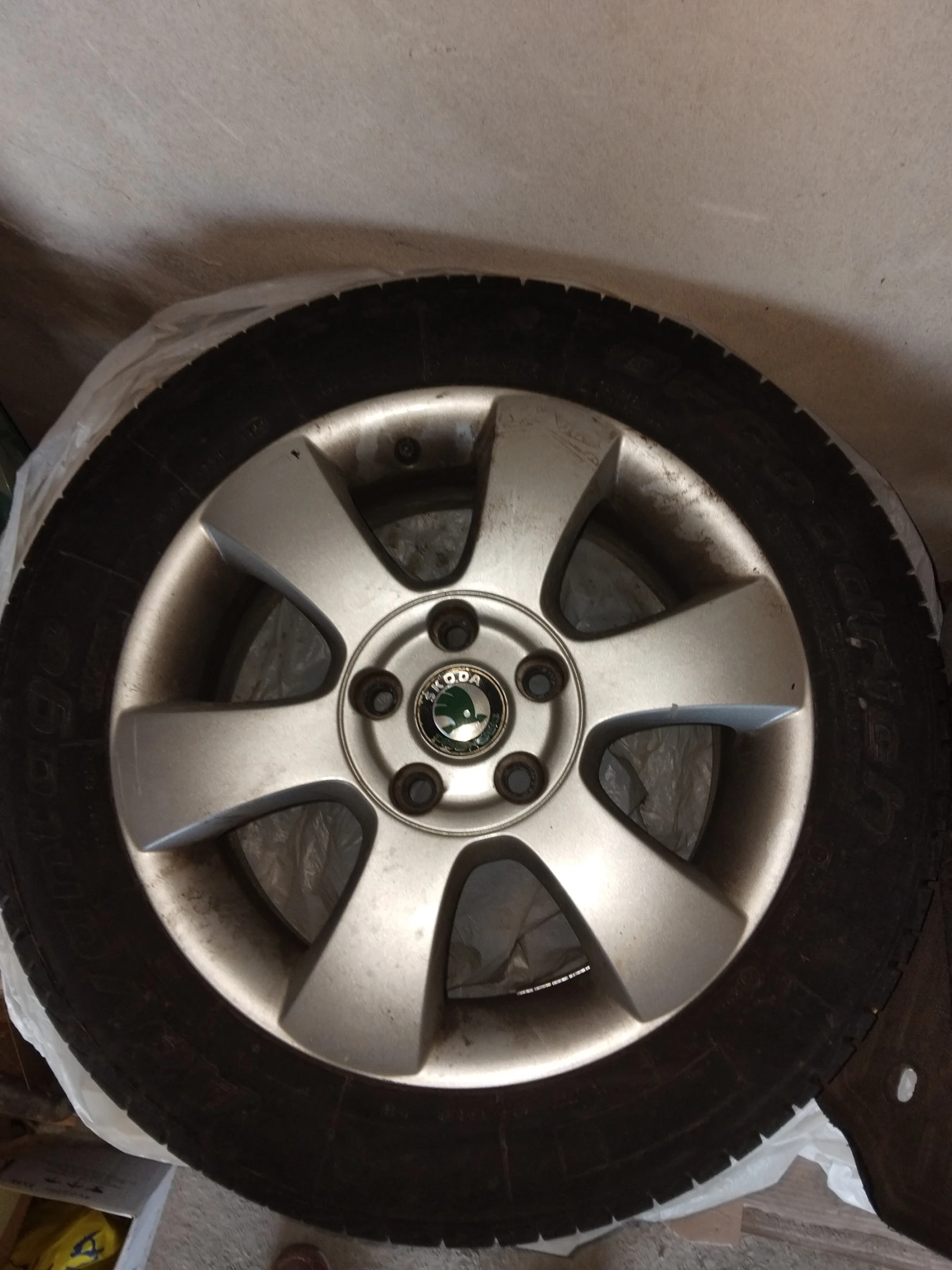 Гуми с джанти BF Goodrich 205/55R16, снимка 2 - Гуми и джанти - 54728901