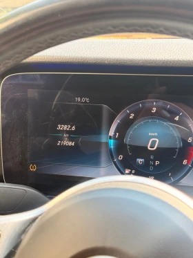 Mercedes-Benz E 220 4MATIC, снимка 9
