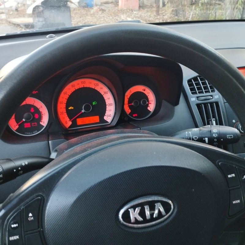 Kia Ceed, снимка 6 - Автомобили и джипове - 46337375