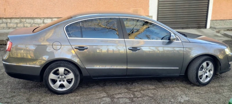 VW Passat 2.0 TDI, снимка 3 - Автомобили и джипове - 49136373