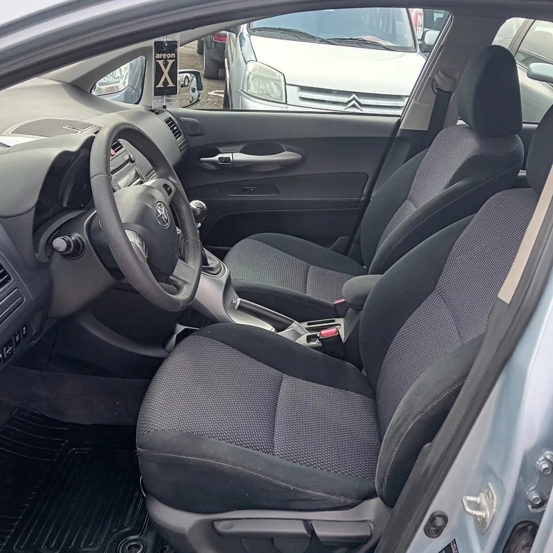 Toyota Auris 1.33 фейслифт , снимка 7 - Автомобили и джипове - 49474801