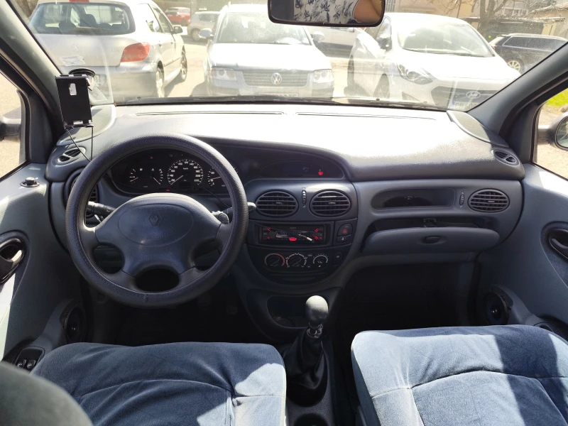 Renault Scenic, снимка 10 - Автомобили и джипове - 49553628