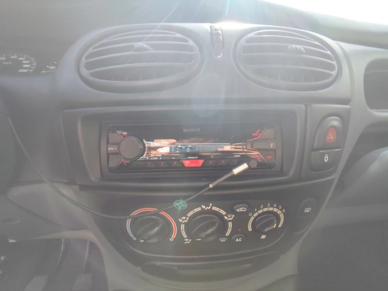 Renault Scenic, снимка 15 - Автомобили и джипове - 49553628