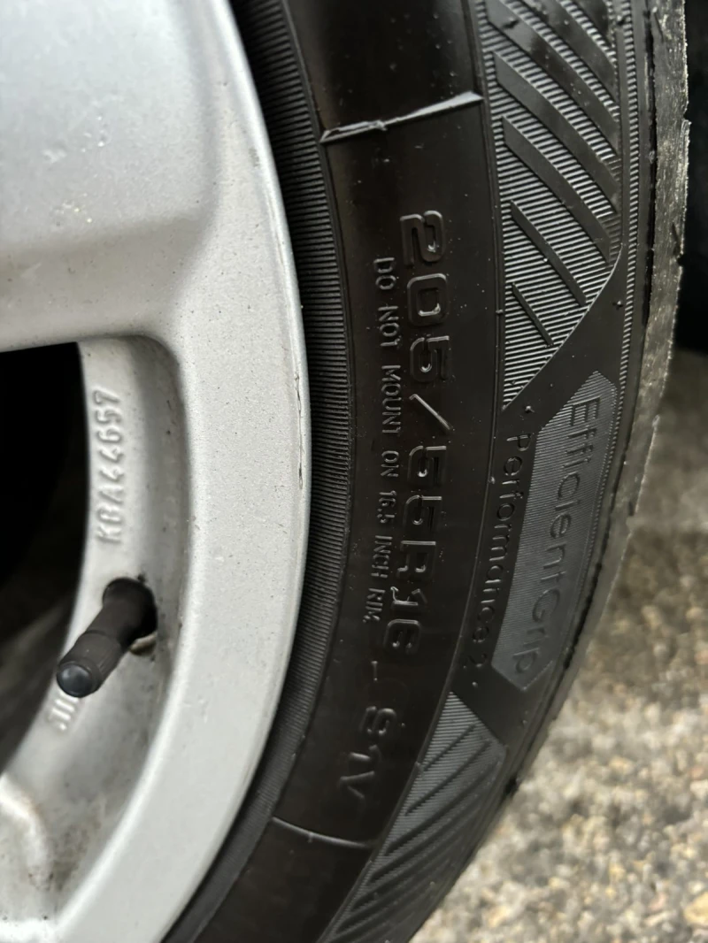 VW Touran 1.9 TDI   105 кс  НОВ ВНОС  ЛИЗИНГ, снимка 14 - Автомобили и джипове - 52037525