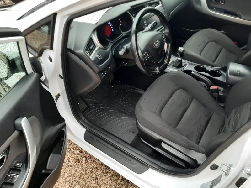 Kia Ceed 1.6 crdi евро6 , снимка 12 - Автомобили и джипове - 52322296
