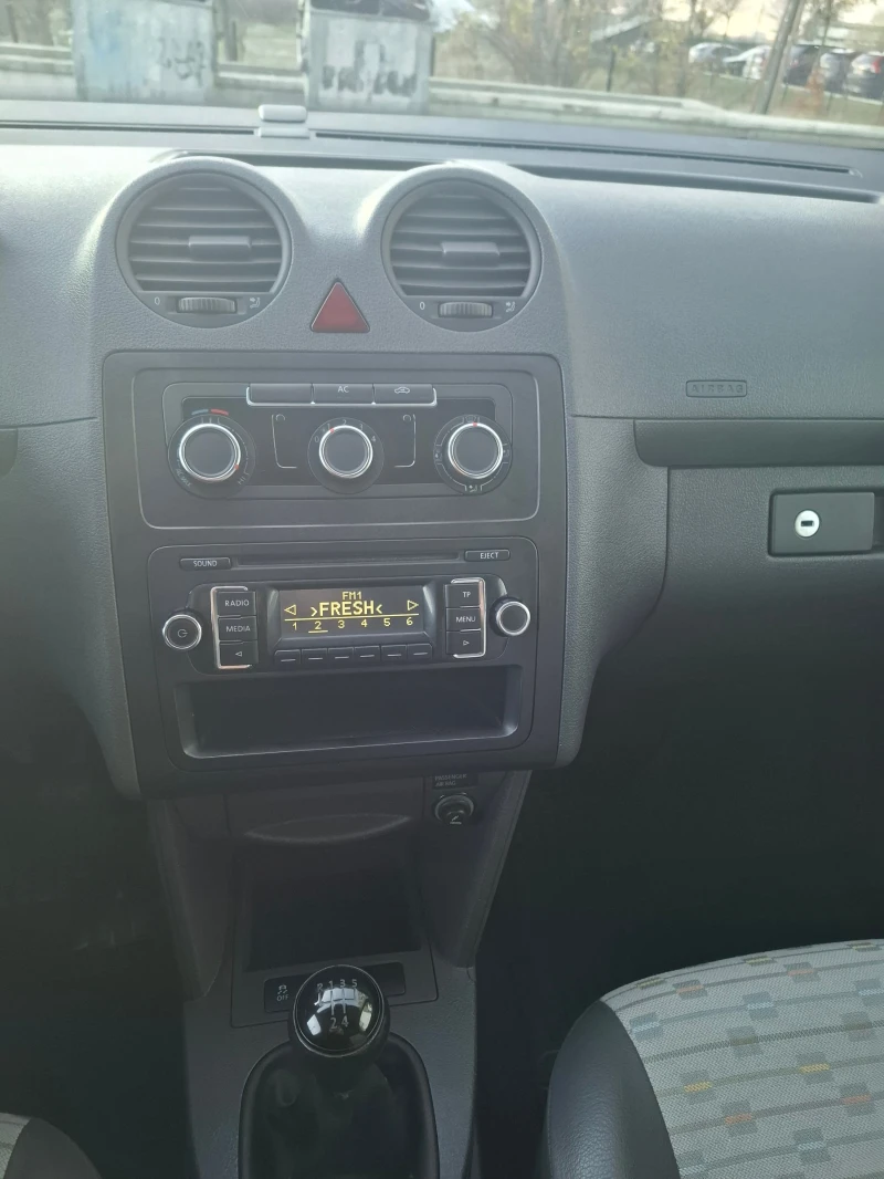 VW Caddy Casten 1.6 TDI, снимка 10 - Автомобили и джипове - 52628562