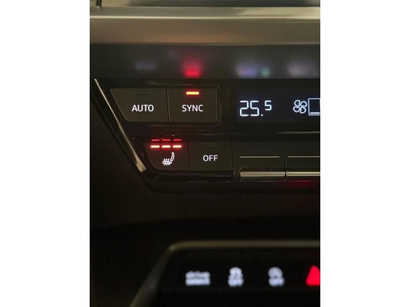 Audi A3 * Komfort * CARFAX * БЕЗ ПЪРВОНАЧАЛНА ВНОСКА, снимка 17 - Автомобили и джипове - 52959913