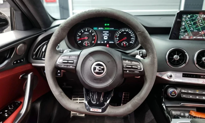 Kia Stinger, снимка 13 - Автомобили и джипове - 53238099