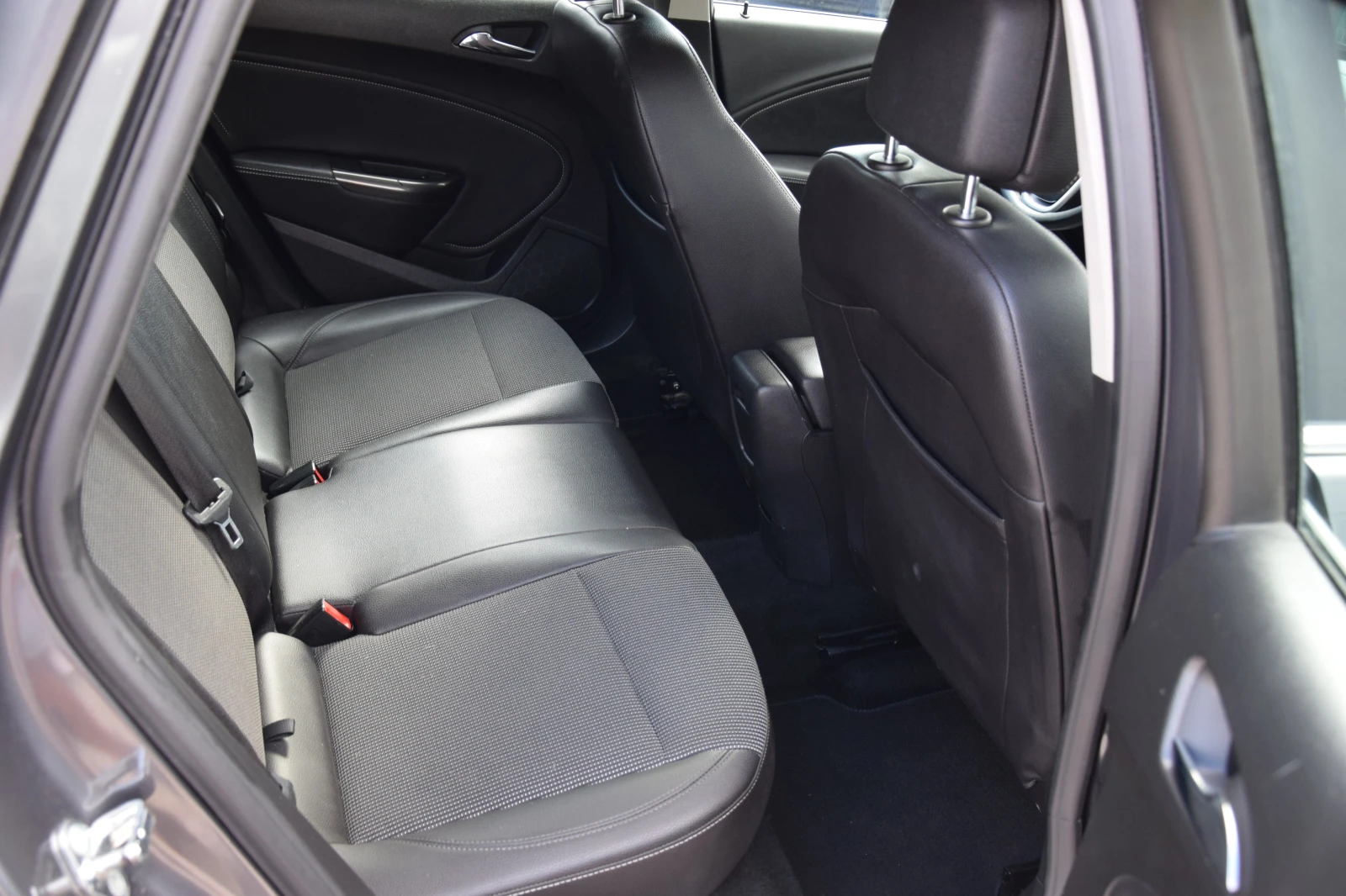 Opel Astra 1, 7d cosmo | Mobile.bg   11