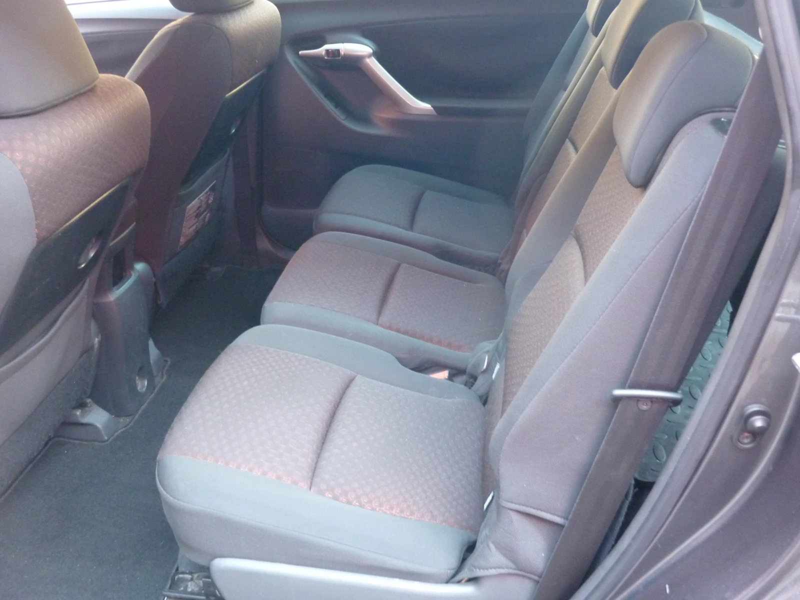 Toyota Verso 2.0 D4D - изображение 8