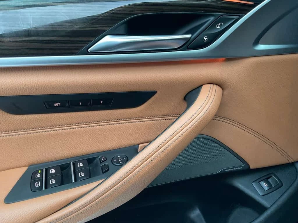 BMW 530 i xDrive SOFT CLOSE | BSM | ФИКСИРАНА ЦЕНА, снимка 12 - Автомобили и джипове - 53786039