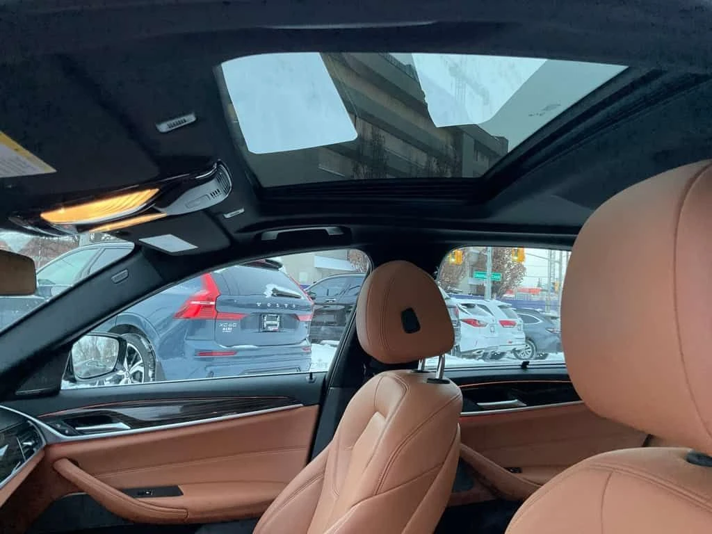 BMW 530 i xDrive SOFT CLOSE | BSM | ФИКСИРАНА ЦЕНА, снимка 13 - Автомобили и джипове - 53786039