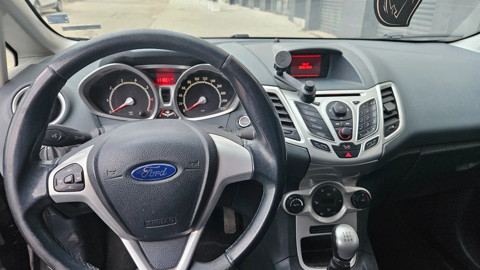 Ford Fiesta 1, 4 бензин/ lpg, снимка 11 - Автомобили и джипове - 54024144