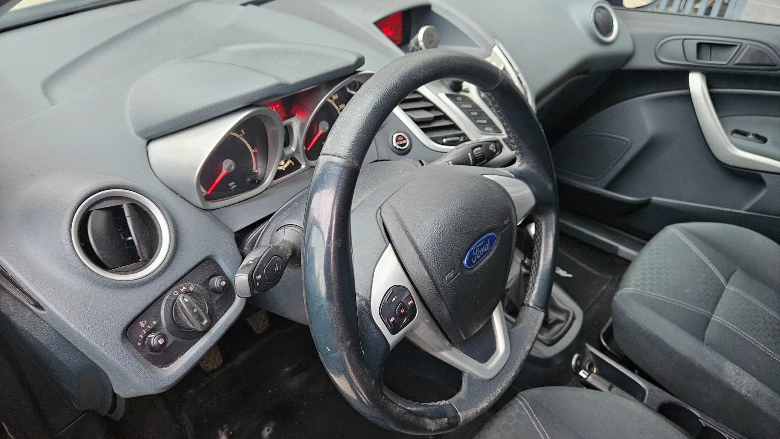 Ford Fiesta 1, 4 бензин/ lpg, снимка 14 - Автомобили и джипове - 54024144