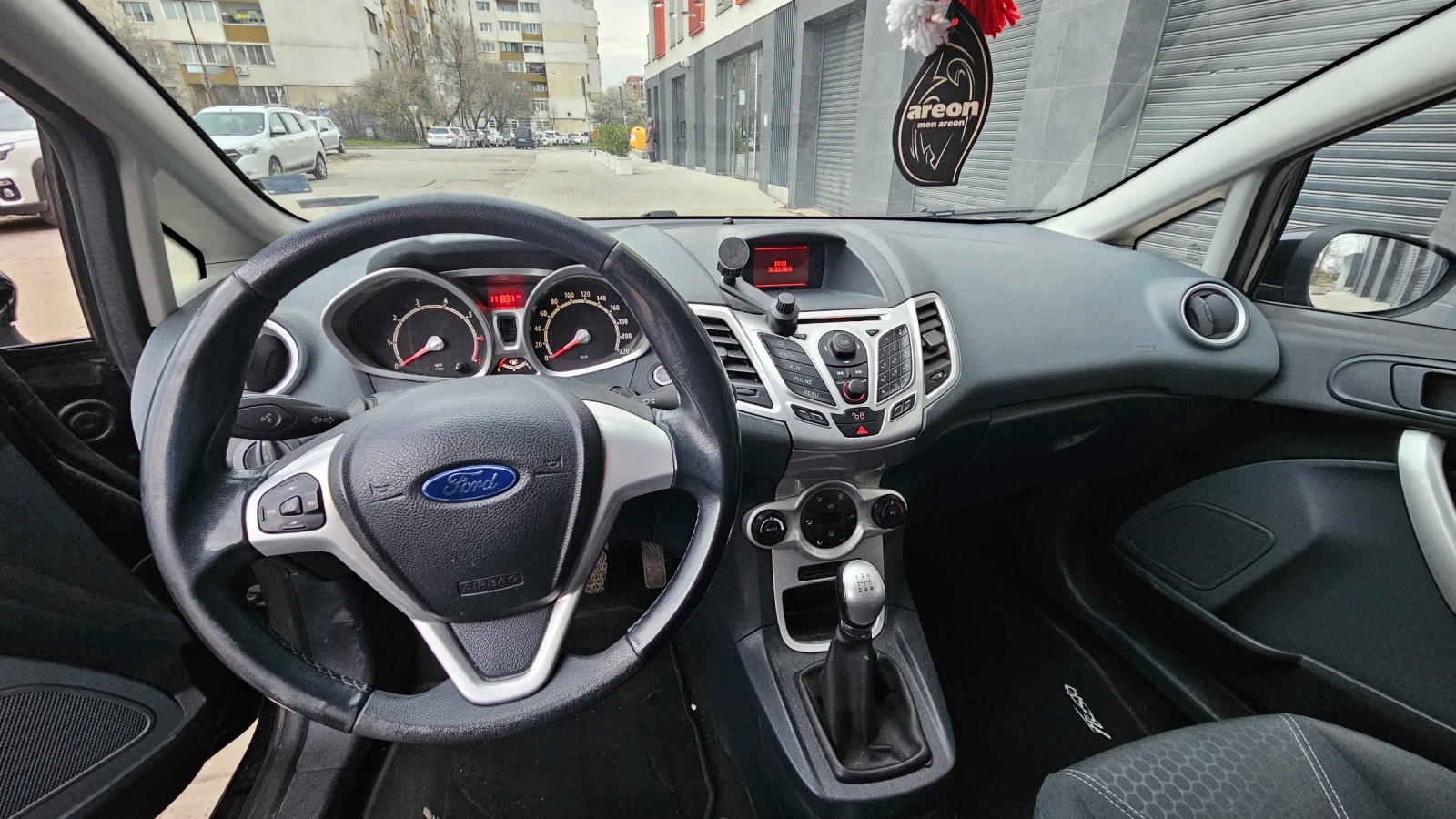 Ford Fiesta 1, 4 бензин/ lpg, снимка 13 - Автомобили и джипове - 54024144