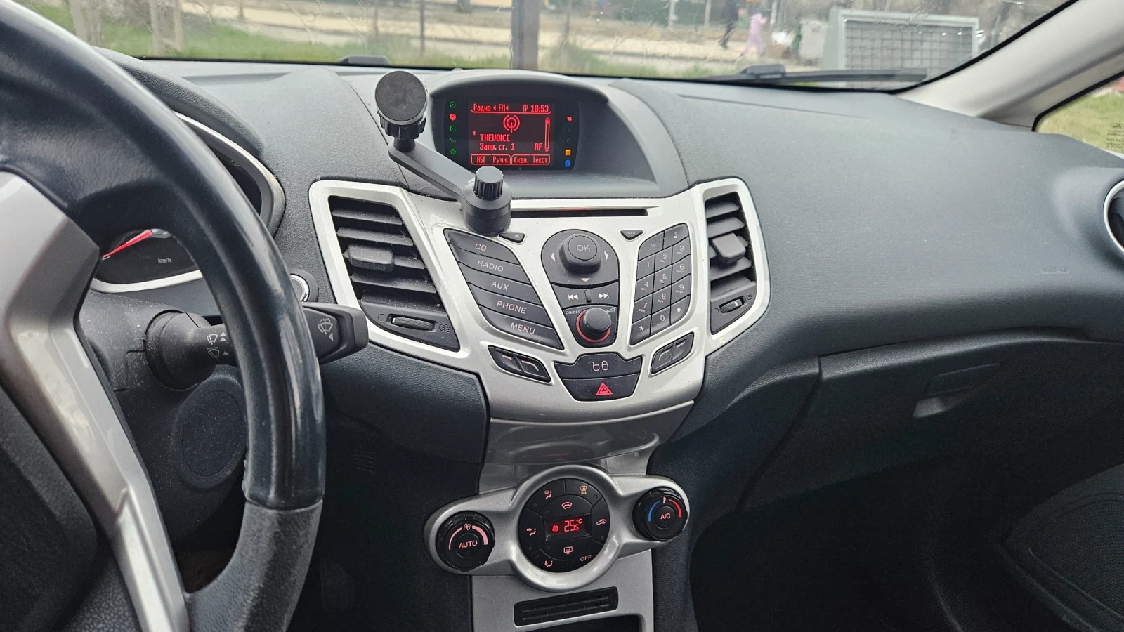 Ford Fiesta 1, 4 бензин/ lpg, снимка 10 - Автомобили и джипове - 54024144