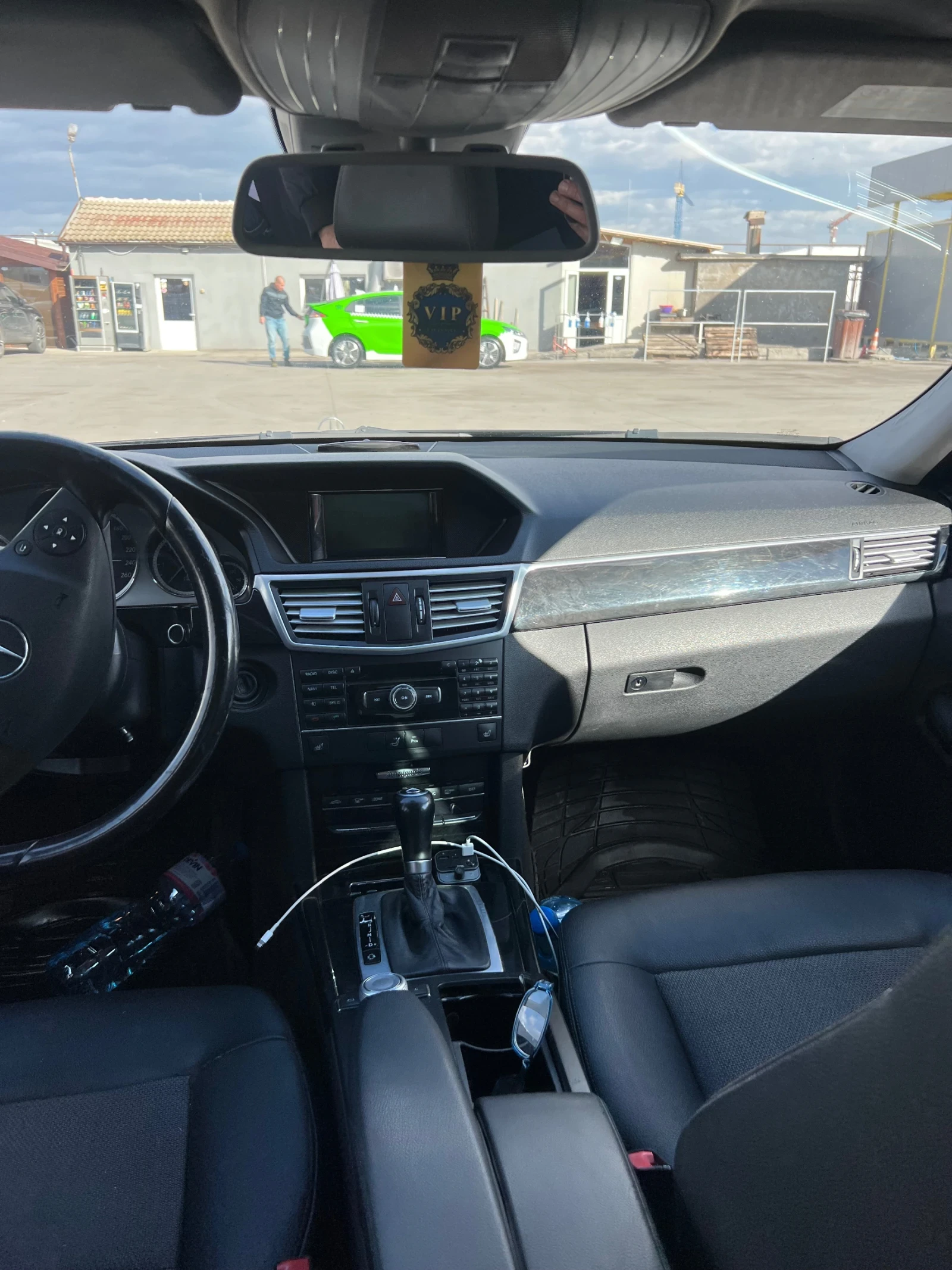 Mercedes-Benz E 220, снимка 11 - Автомобили и джипове - 54557641