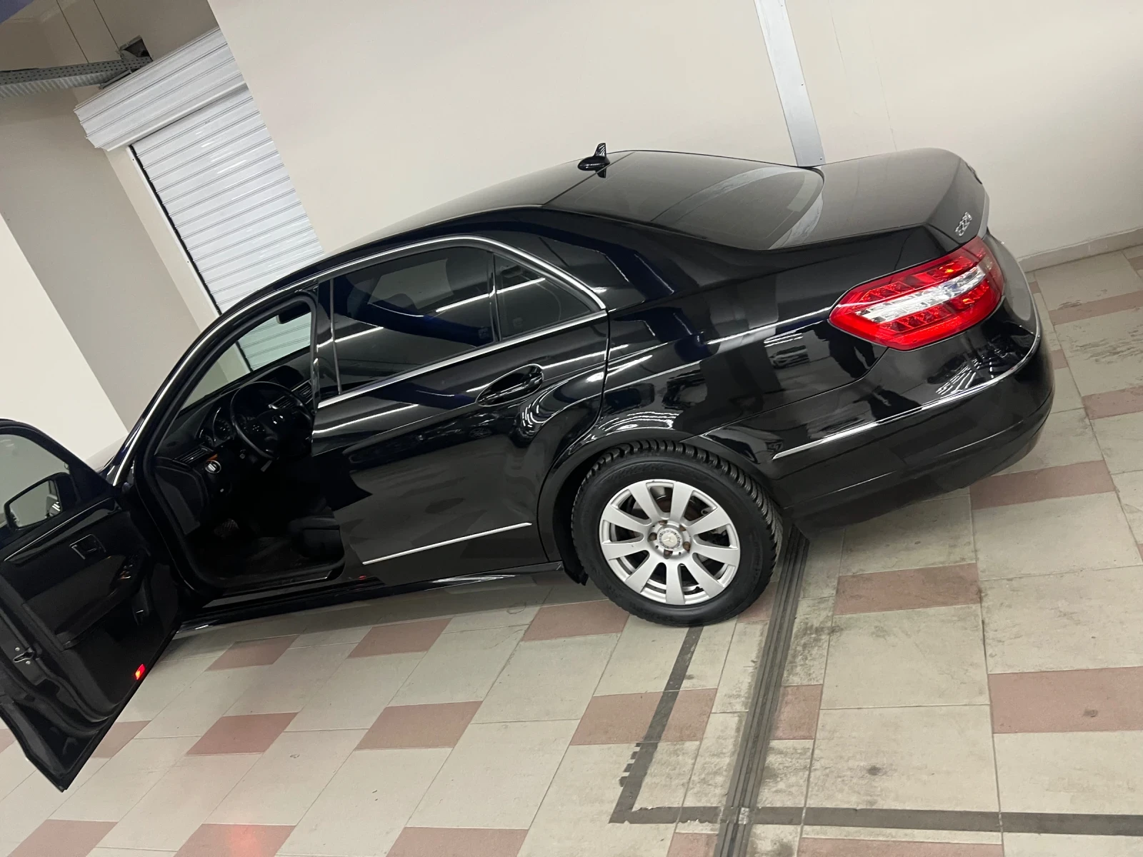 Mercedes-Benz E 220, снимка 8 - Автомобили и джипове - 54557641