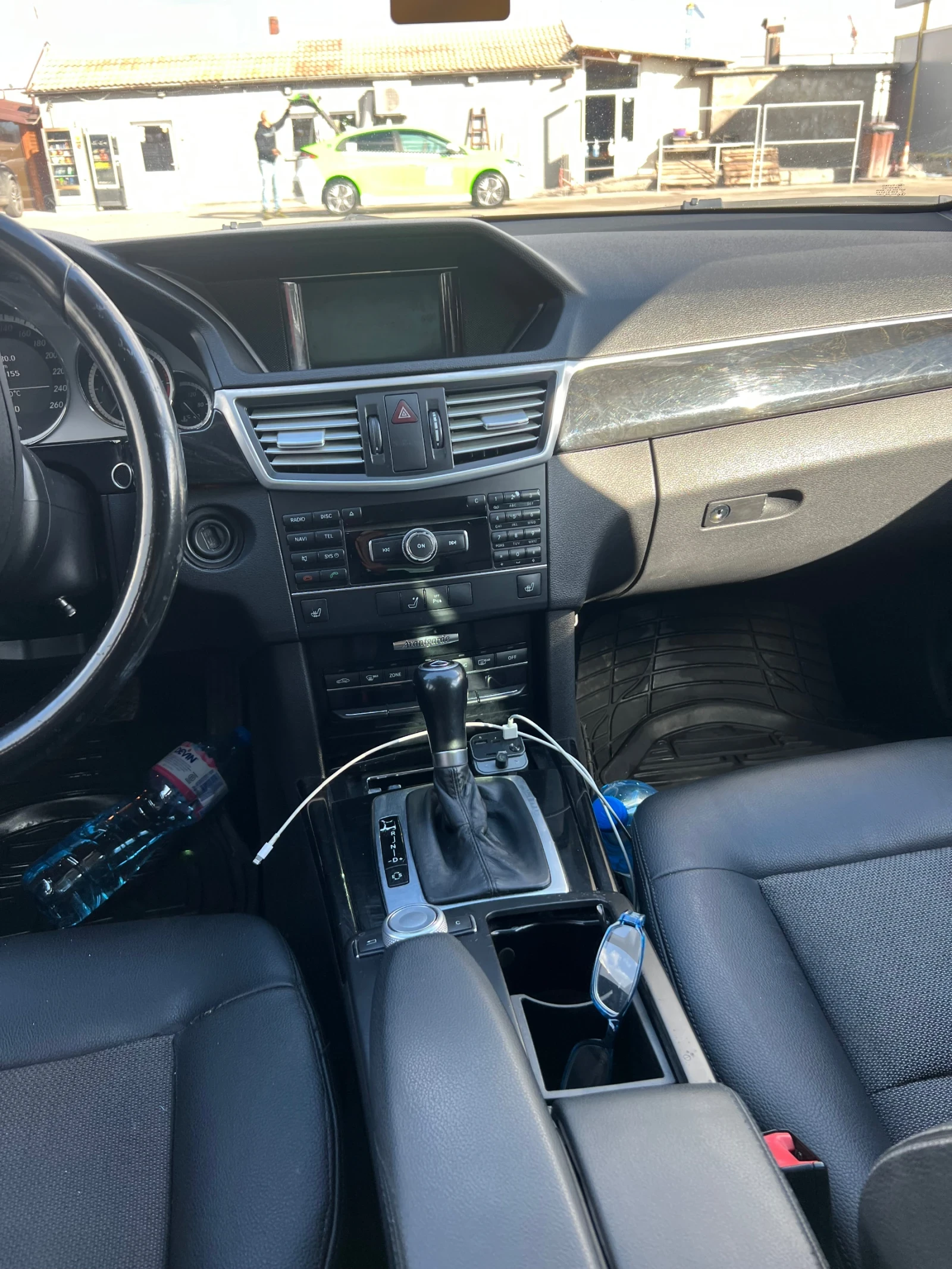 Mercedes-Benz E 220, снимка 13 - Автомобили и джипове - 54557641